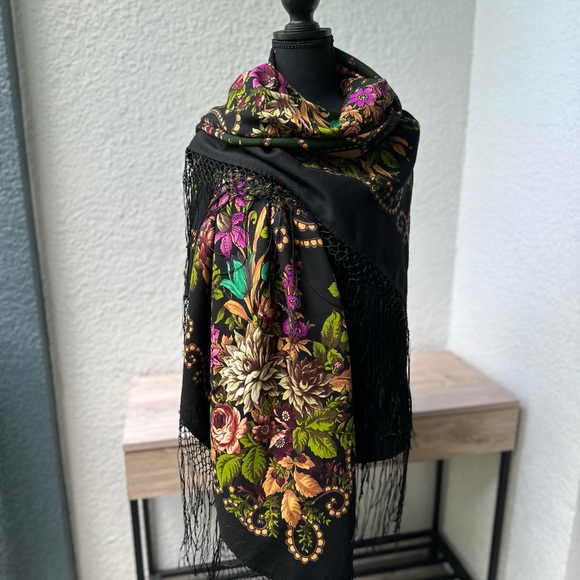 Vintage Pavlovo Posad Wool Shawl with Silk Fringe - Bright Floral Design - Picture 8 of 16